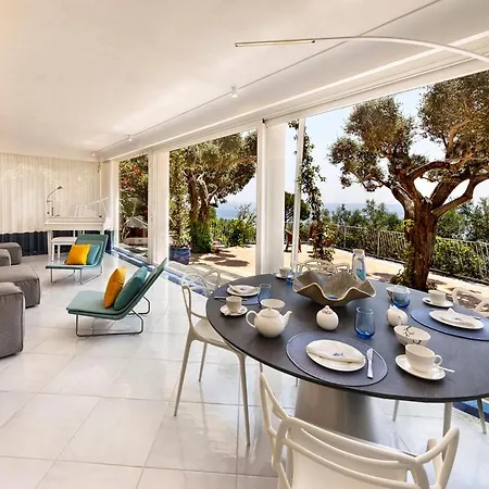 Villa Sleeps 14 With Pool *