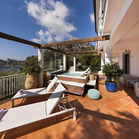 Villa Sleeps 14 With Pool Nerano